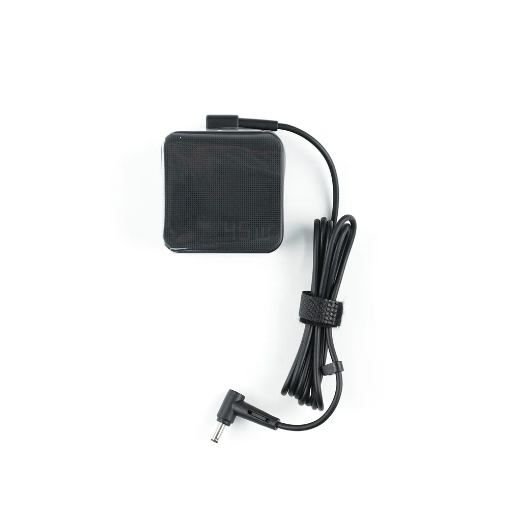 ASUS AC-adapter 45W / 19V / 2.37A / 4mm / EU v:6671180 ASUS AC-adapter 45W / 19V / 2.37A / 4mm / EU v:6671180